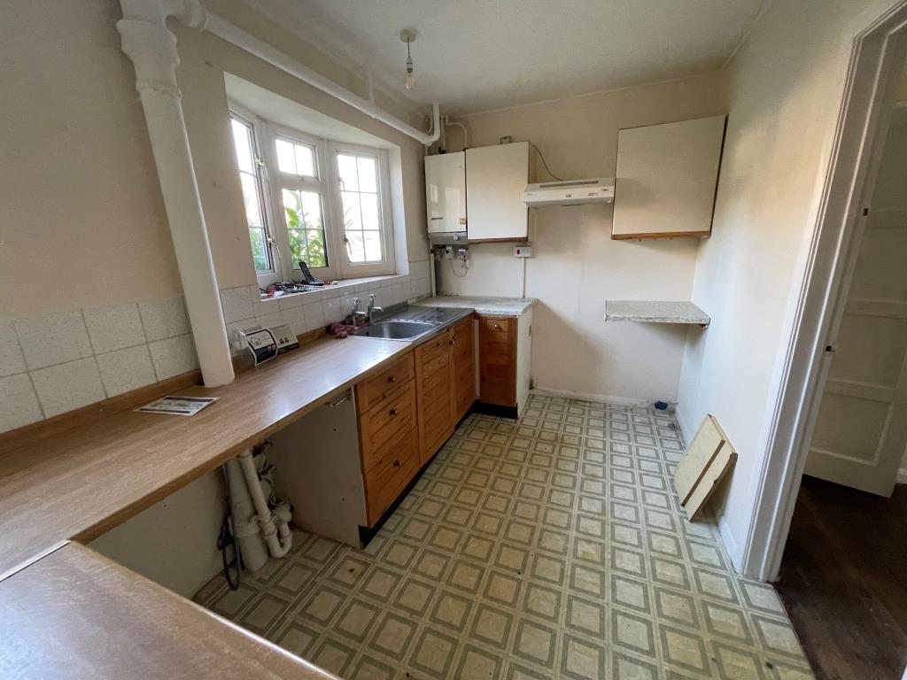 Lot: 79 - SEMI-DETACHED HOUSE FOR REFURBISHMENT - Kitchen units